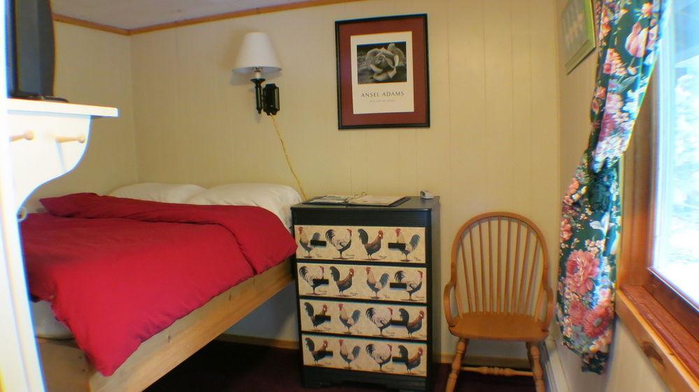 Blue Gentian Lodge At Magic Mountain Londonderry Exterior photo