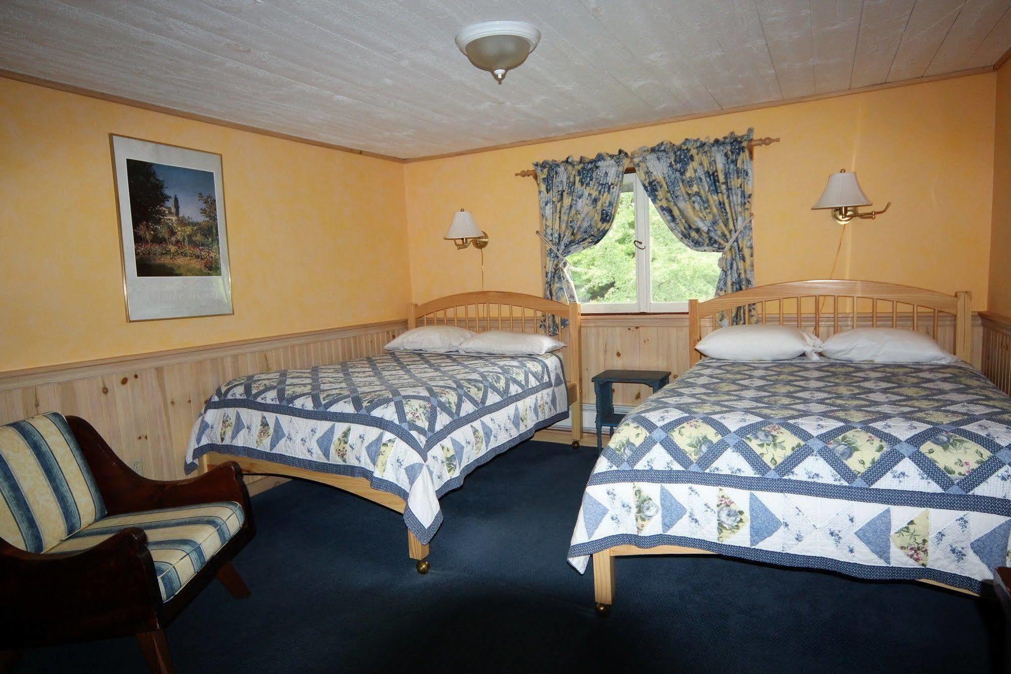 Blue Gentian Lodge At Magic Mountain Londonderry Exterior photo