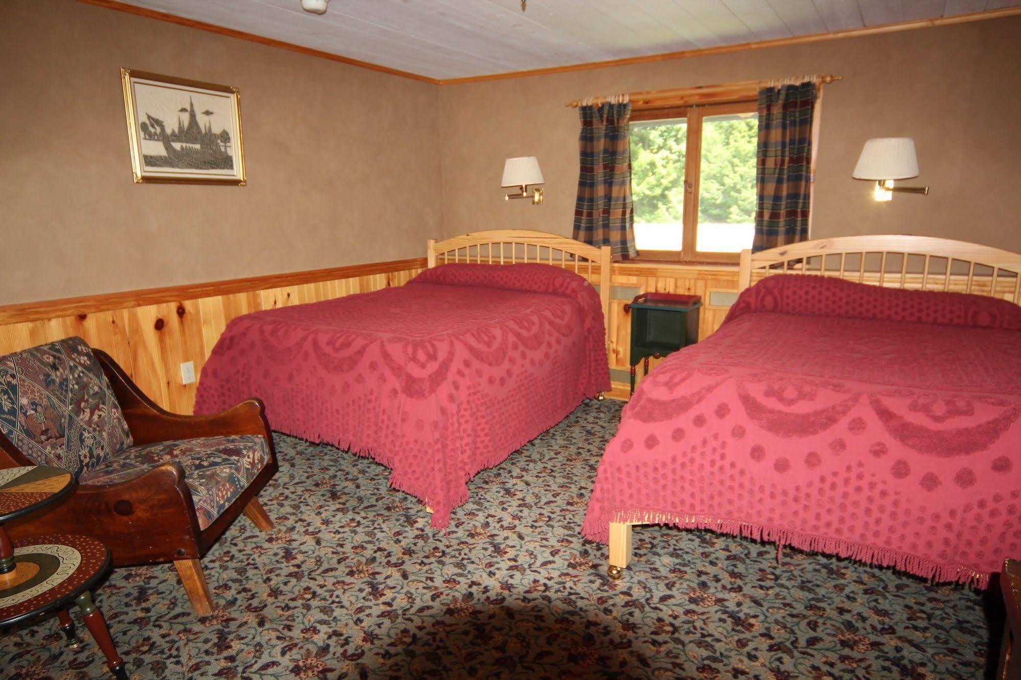 Blue Gentian Lodge At Magic Mountain Londonderry Exterior photo