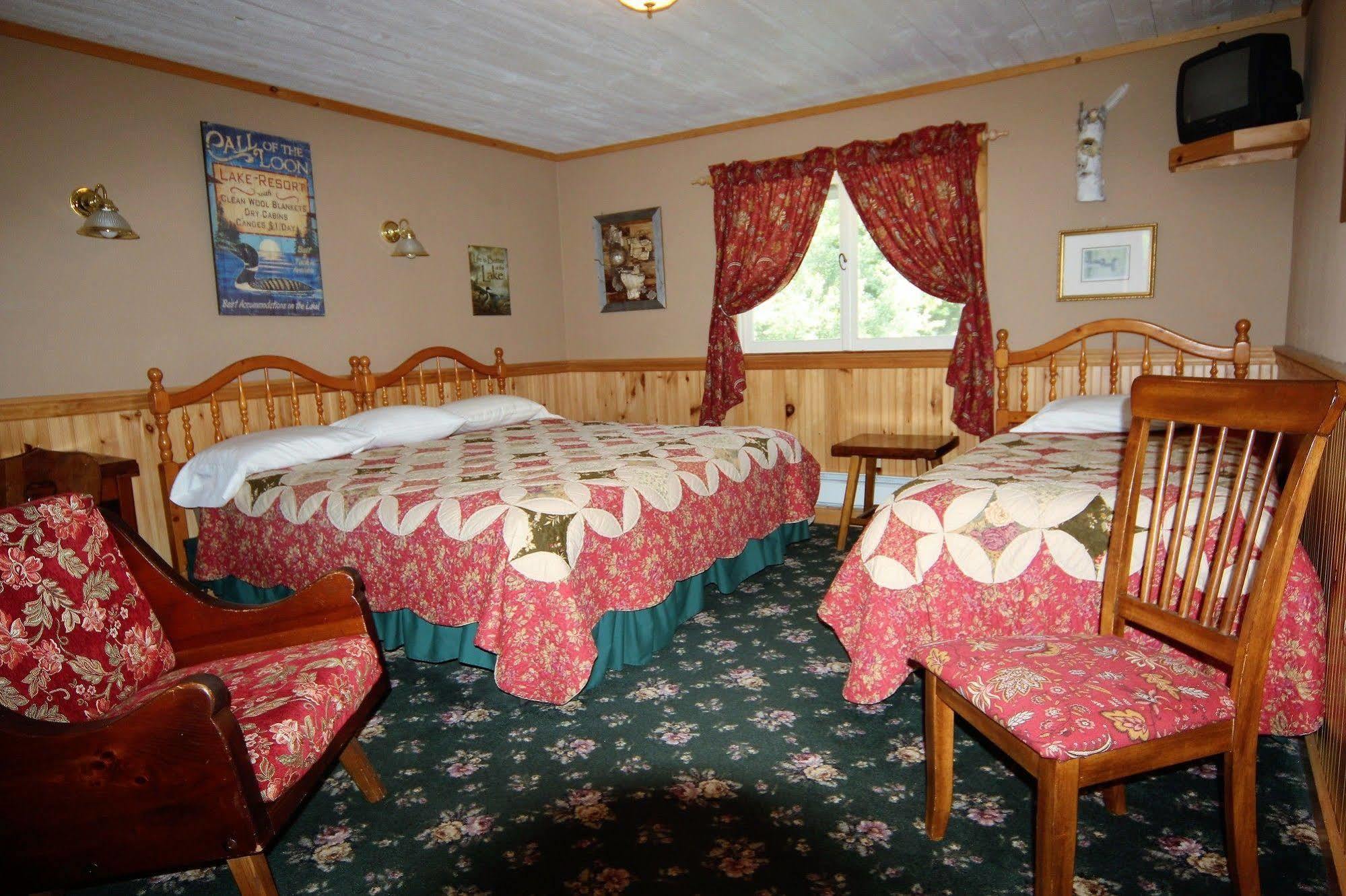 Blue Gentian Lodge At Magic Mountain Londonderry Exterior photo