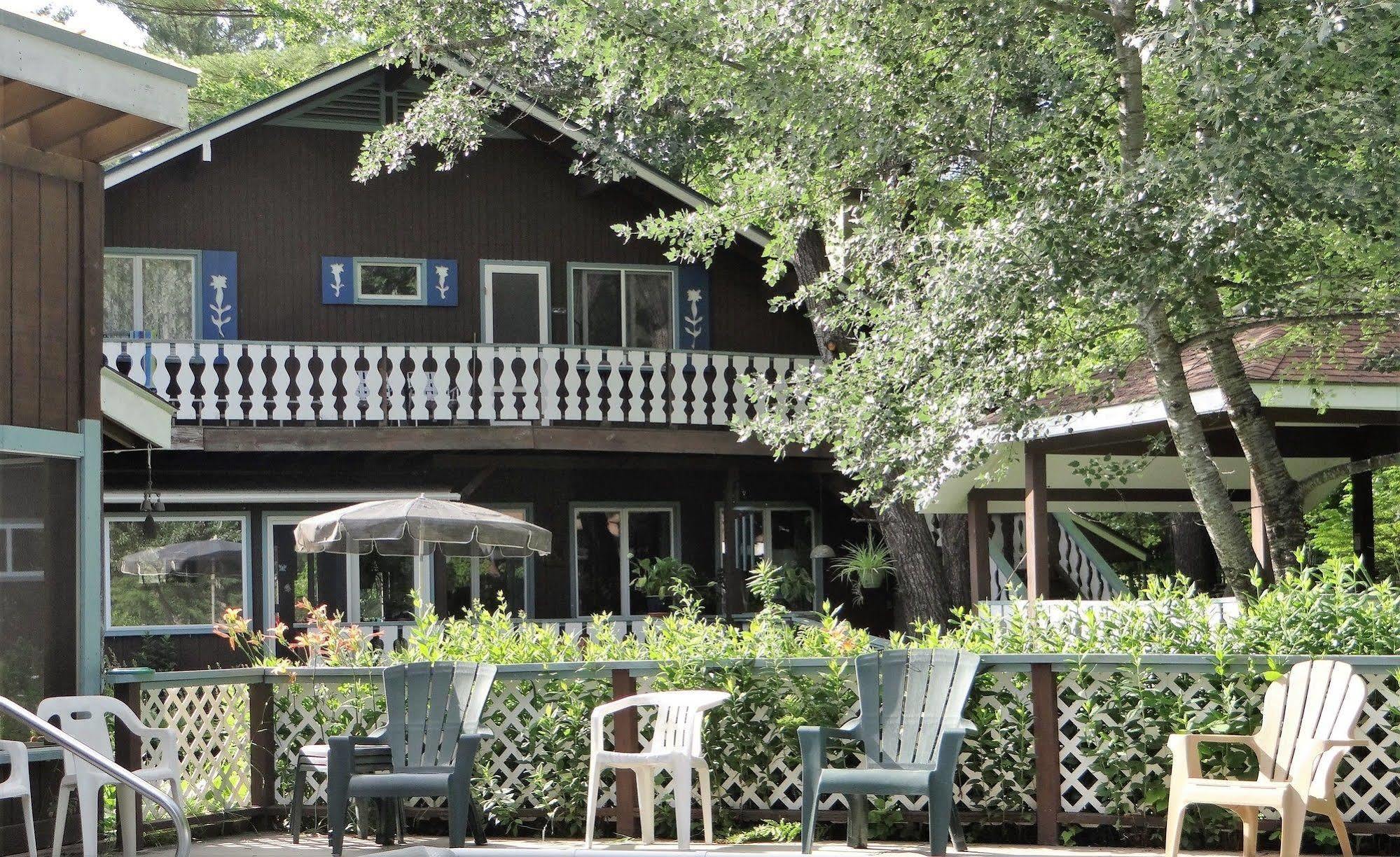 Blue Gentian Lodge At Magic Mountain Londonderry Exterior photo
